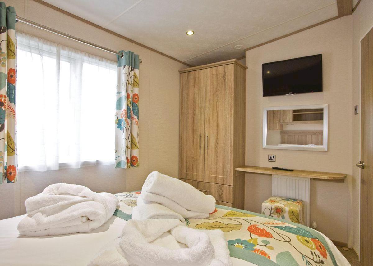 Piran Meadows Resort New Quay Exterior foto