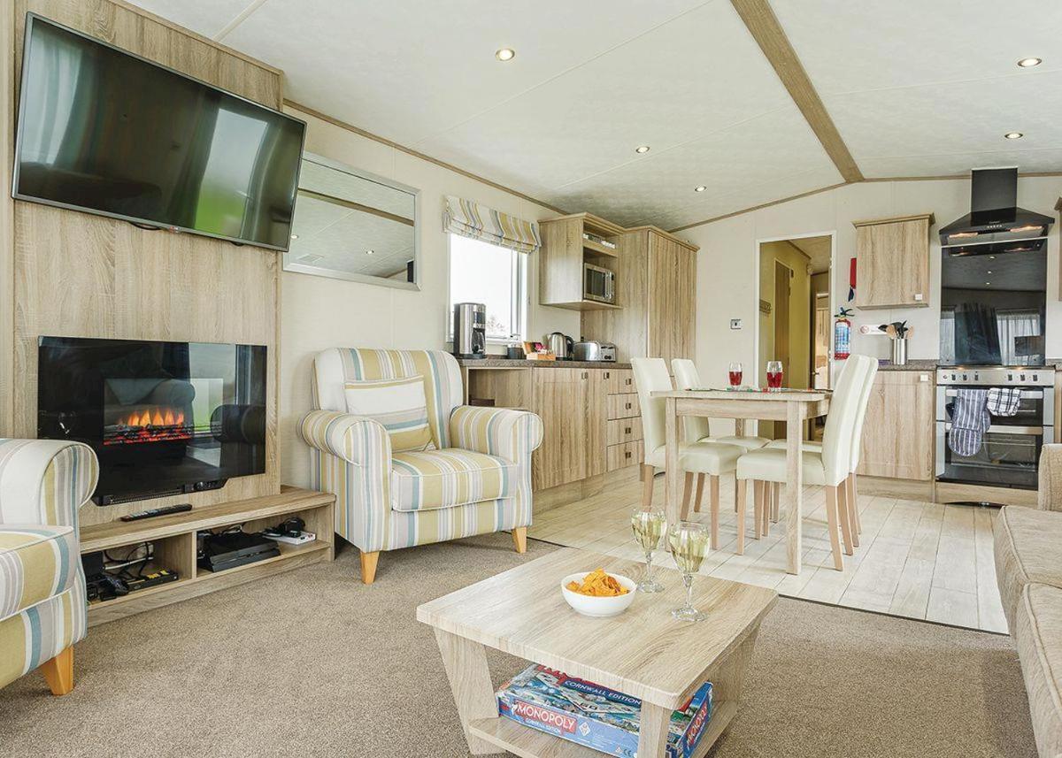 Piran Meadows Resort New Quay Exterior foto