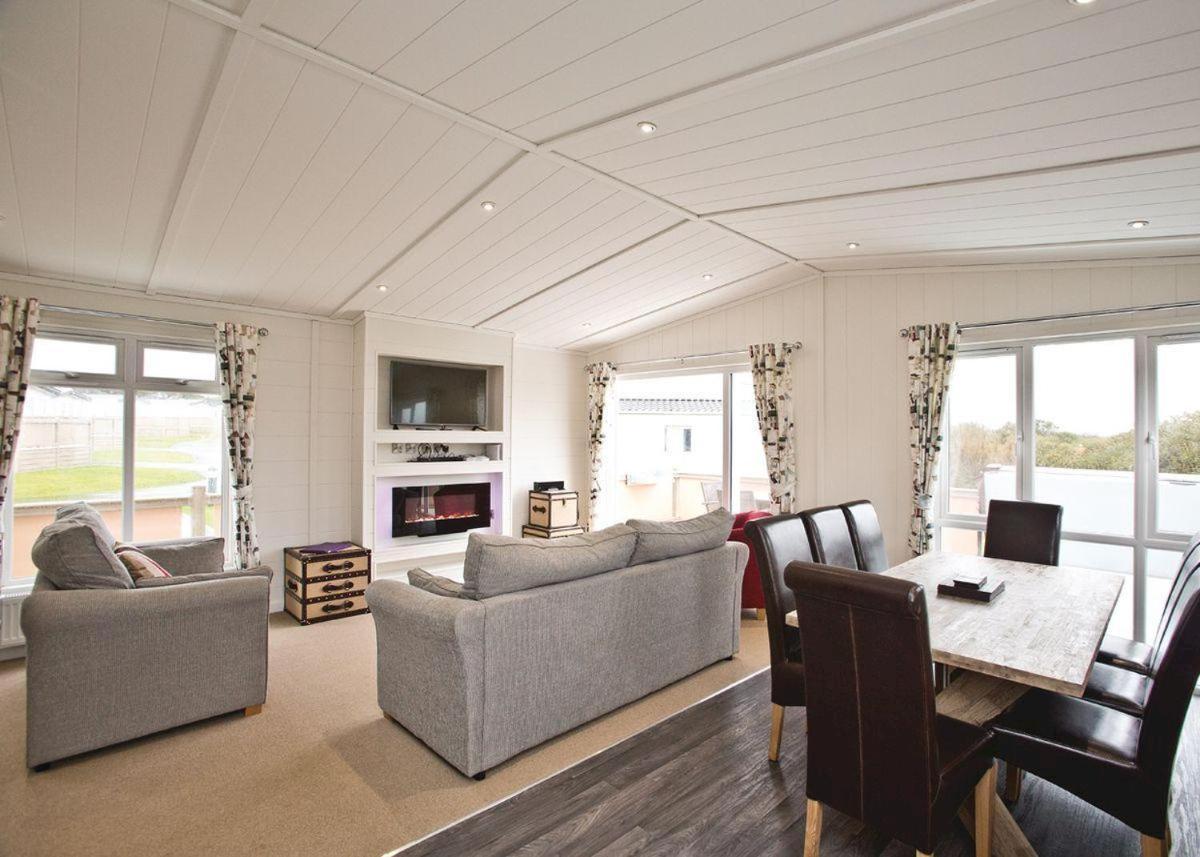 Piran Meadows Resort New Quay Exterior foto