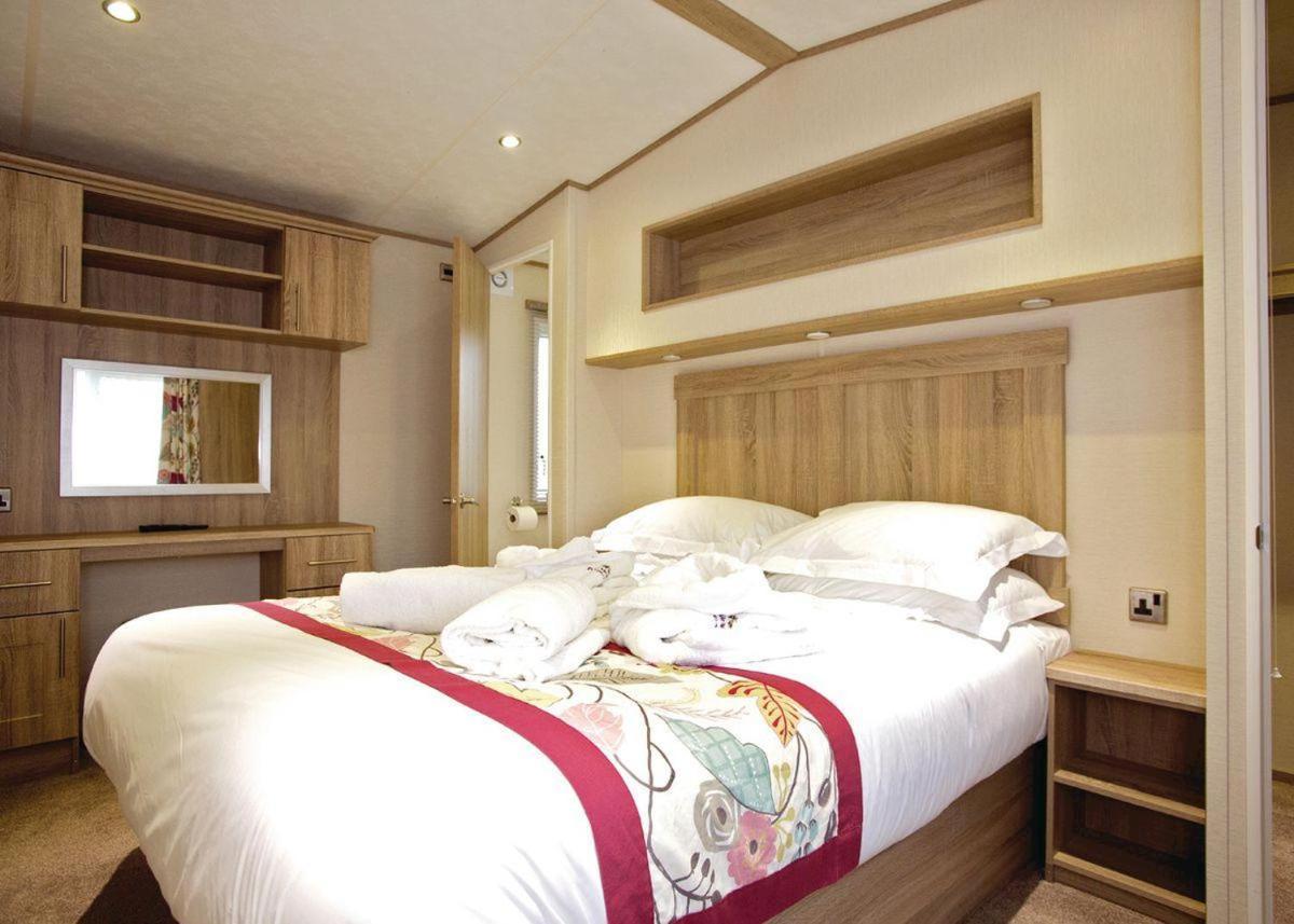 Piran Meadows Resort New Quay Exterior foto