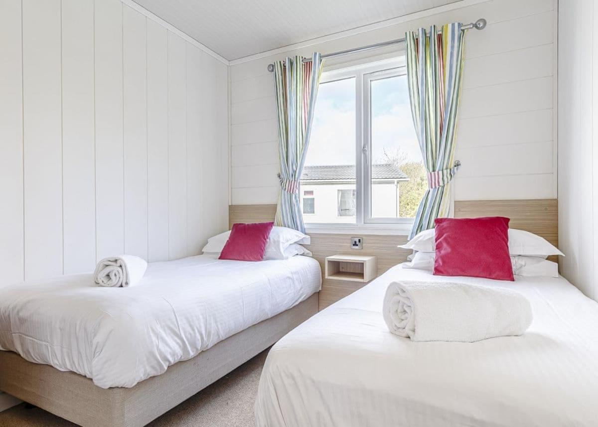 Piran Meadows Resort New Quay Exterior foto